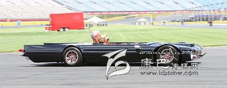 世界上最“扁”的汽車(chē) 躺著開(kāi)！