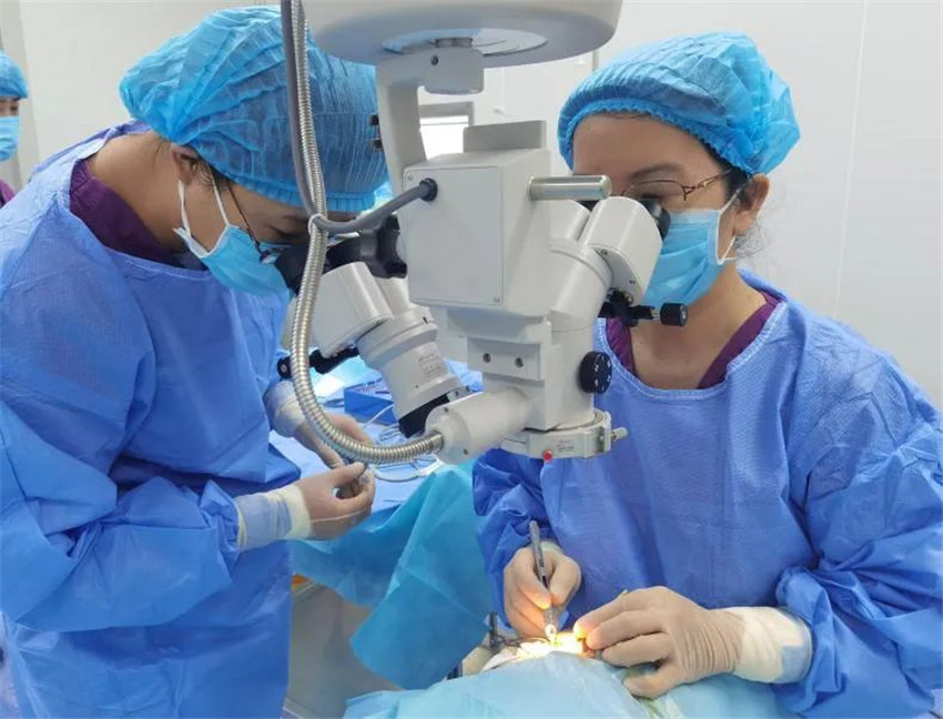 醫(yī)生正在.jpg 醫(yī)生正在.jpg