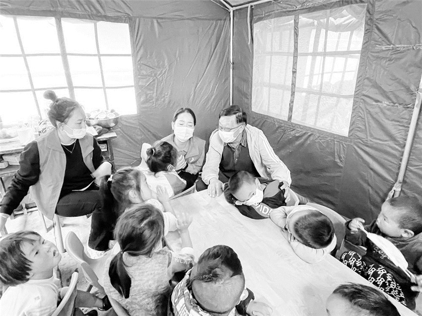 州關(guān)工委常務(wù).jpg 州關(guān)工委常務(wù).jpg