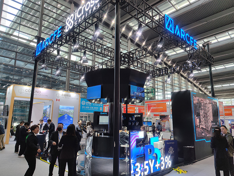 2023年12月16日，第十七屆深圳國際金融博覽會(huì)在深圳會(huì)展中心開幕，近300家金融機(jī)構(gòu)和企業(yè)攜手多款金融產(chǎn)品集中亮相。