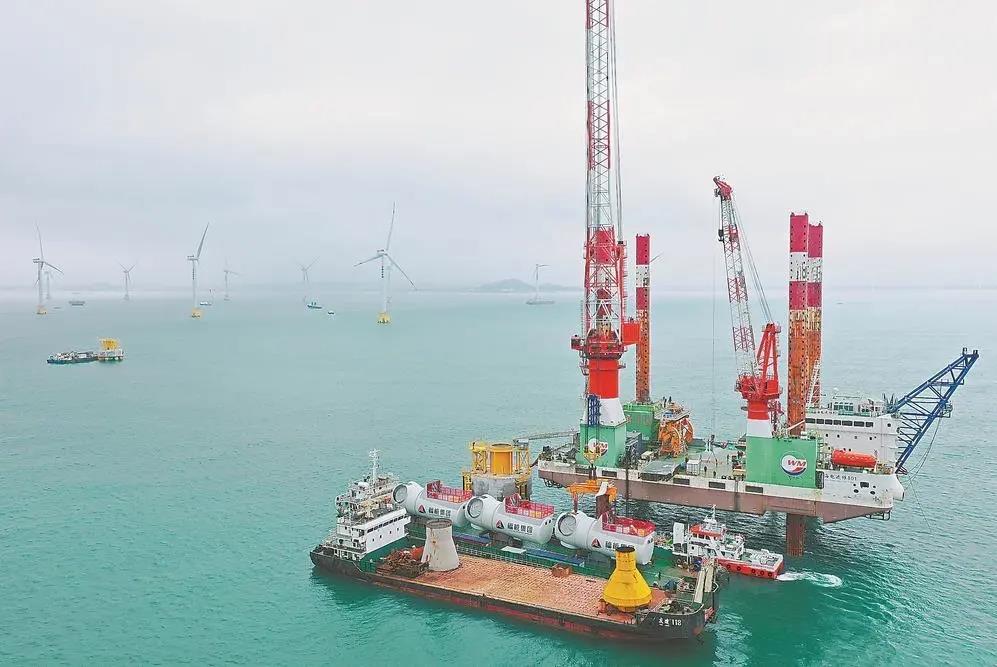 福能集團曾是“一煤獨大”的老國企，近年來積極轉(zhuǎn)型，布局新能源、新材料、醫(yī)療健康等領(lǐng)域。圖為福能集團三川海上風電項目。（資料圖片）