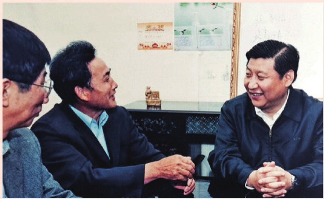 2003年4月24日，時(shí)任浙江省委書記習(xí)近平在浙江下姜村調(diào)研。